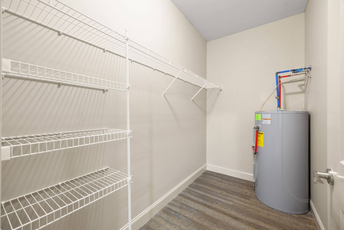 north pointe 1 bedroom closet
