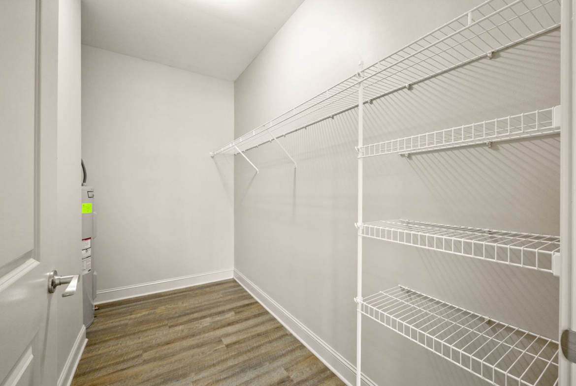 garvin pointe 1 bed 1 bath - closet
