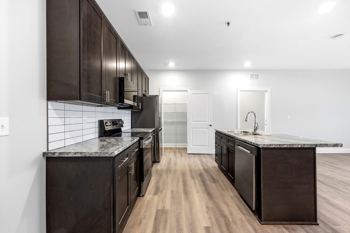 topper park 2 - 3-bed 3-bath - kitchen