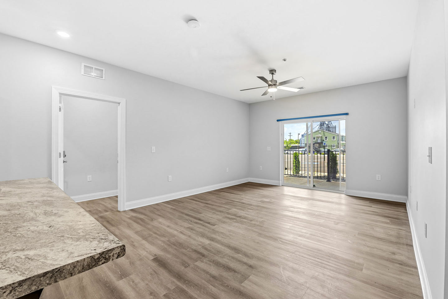 topper park 2 - 3-bed 3-bath - living