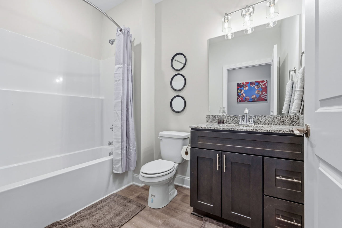 topper park 2 4-bedroom - bath